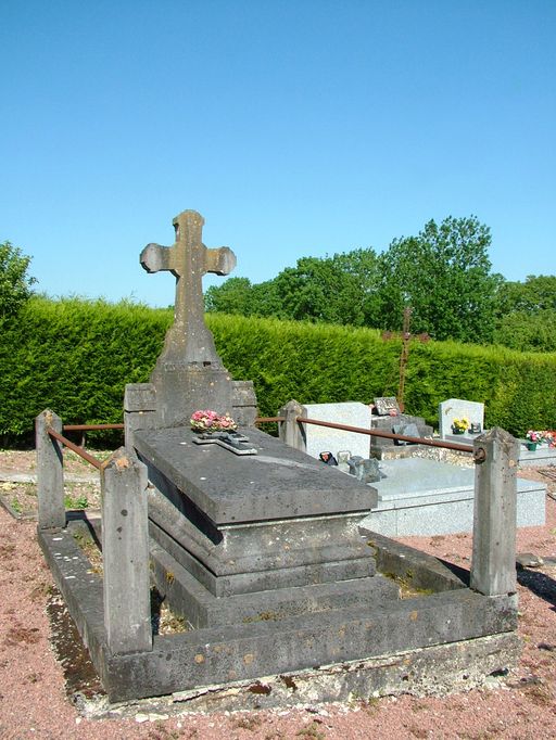 Église paroissiale de la Nativité de la Sainte-Vierge et cimetière de Surcamps