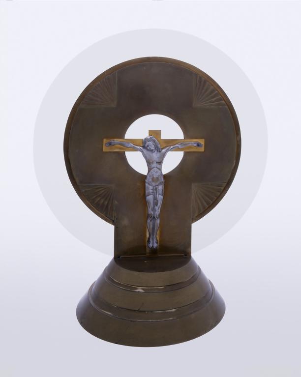 Croix d'autel et 6 chandeliers d'autel (garniture du maître-autel)