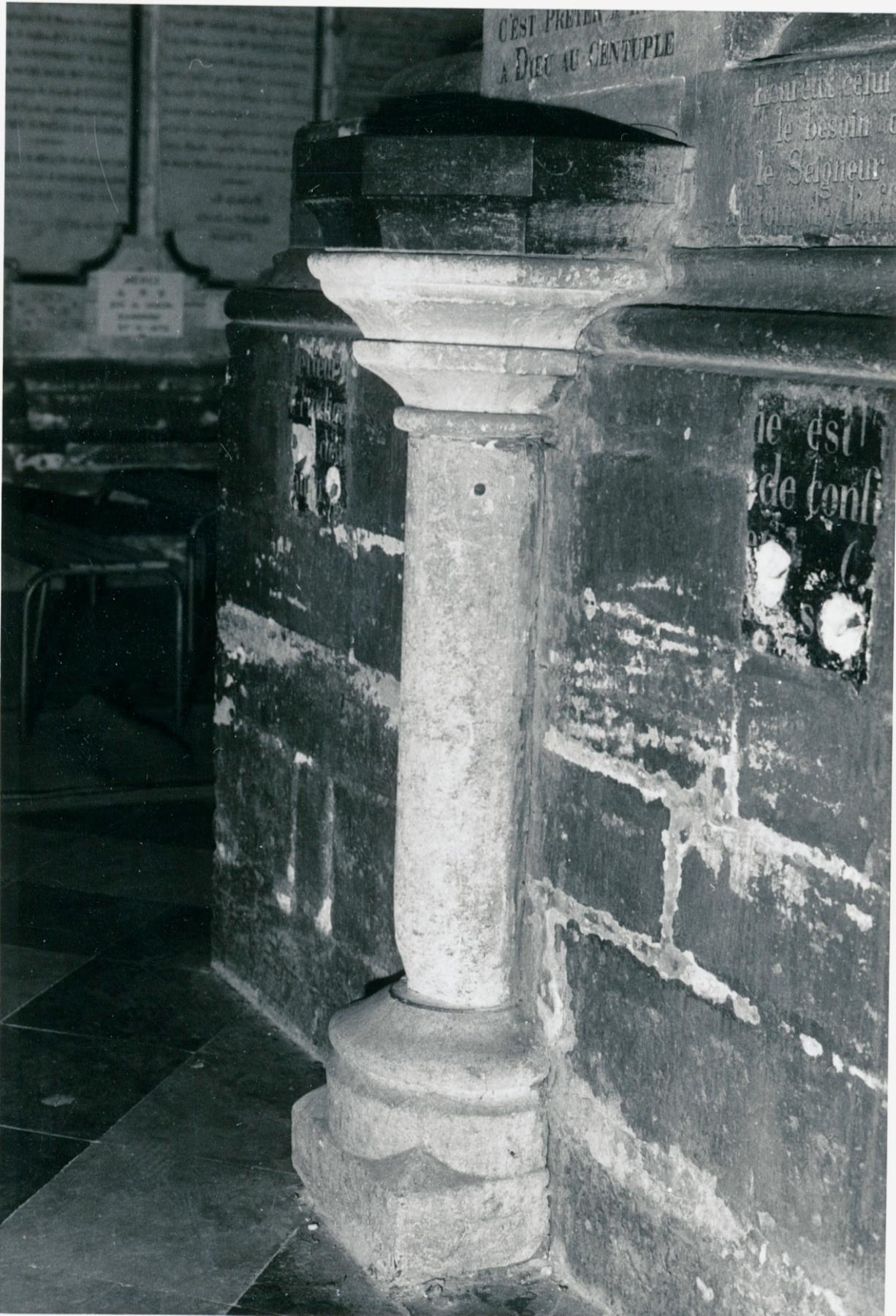 Bénitier du bras sud du transept (No 2)
