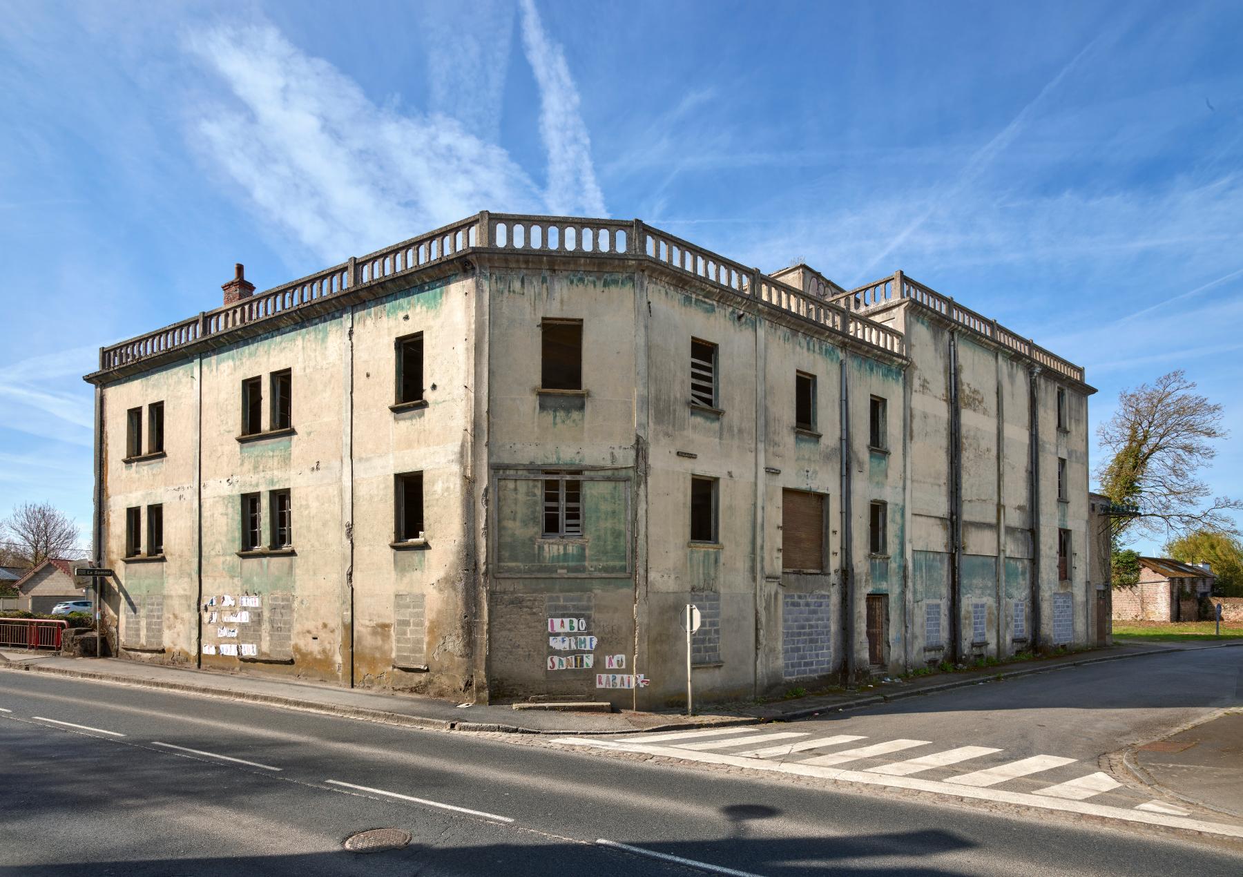 Anciens moulins de la porte de Paris, puis minoterie dite Moulins Damay, puis Grands Moulins de Péronne (détruit)