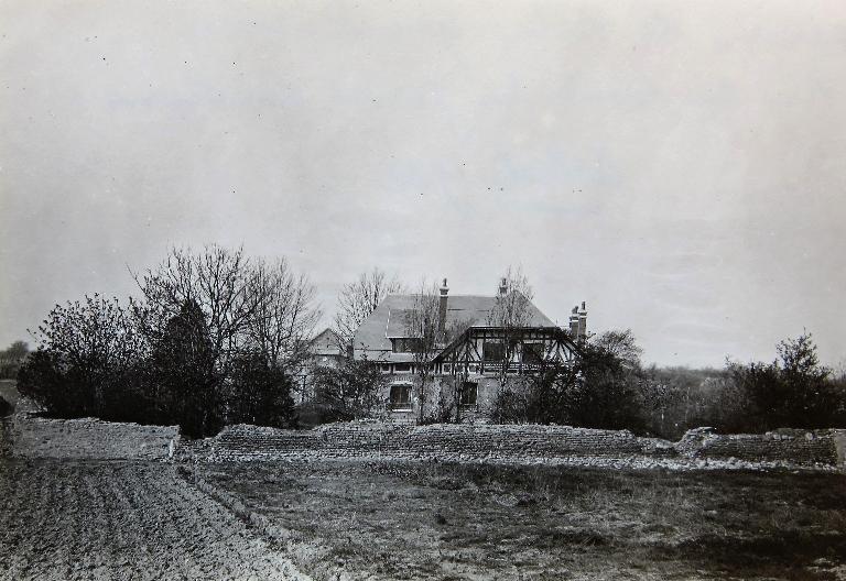 Ancienne villa Grand-Mère, devenue demeure de l'industriel Alfred Maguin, puis d'Abel Maguin, actuelle mairie de Charmes