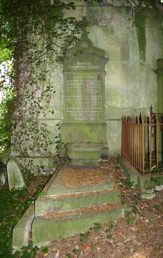 Tombeau (stèle funéraire) de la famille Bezancourt-Jovelet