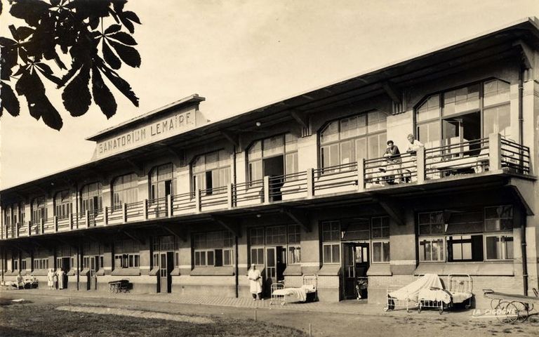 Ancien hôpital marin, dit maison Cornu pour garçons, devenu hôpital Bouville 1, puis sanatorium ou clinique orthopédique Lemaire, enfin centre de post-cure et de réadaptation fonctionnelle, dit centre La Mollière