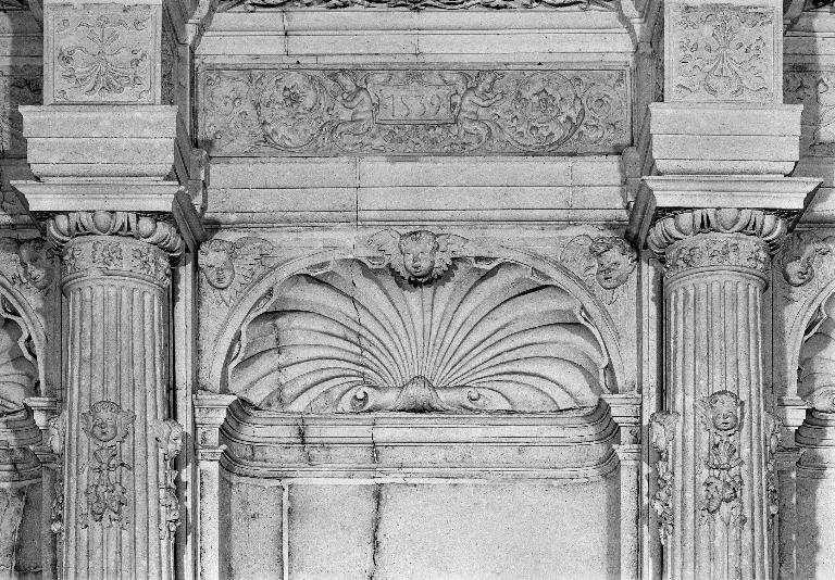 Retable architecturé à niche (ensemble du décor intérieur de la chapelle)