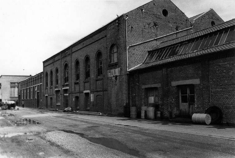 Filature de jute Saint Frères, puis Boussac Saint Frères à Saint-Ouen, devenue corderie, puis usine de fibres artificielles et synthétiques Peaudouce, puis Trioplanex