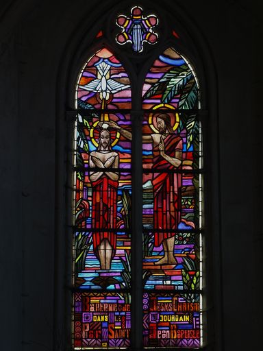 Ensemble de deux verrières figurées et verrières décoratives : Baptême du Christ ; Descente de croix (baies 20, 23)