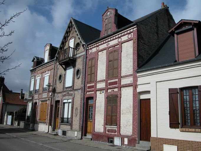 Ensemble de trois maisons mitoyennes (dont Souvenir)