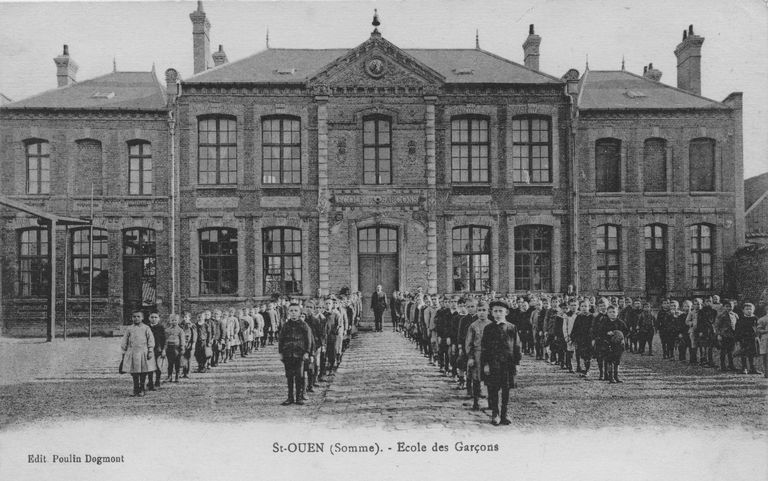 Ancienne école primaire de garçons, actuellement mairie et poste de Saint-Ouen