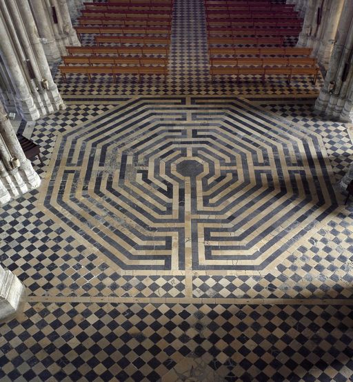Carrelage de sol (décor intérieur) dit labyrinthe