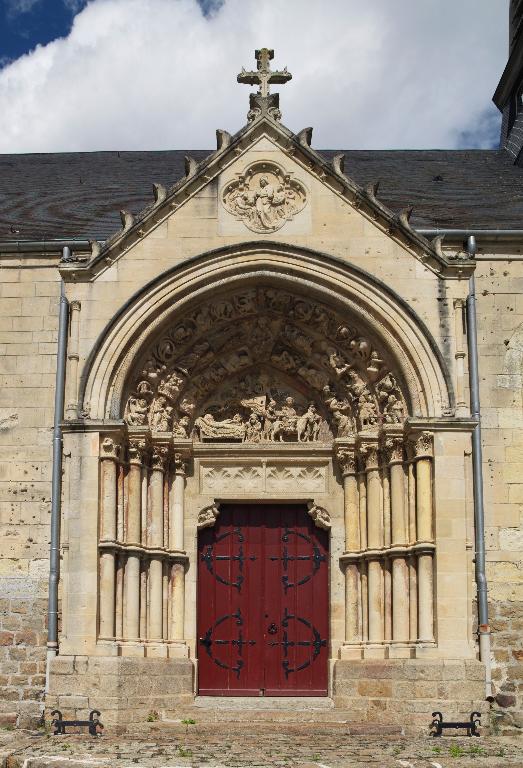 Eglise paroissiale et ancien cimetière Notre-Dame-de-l'Assomption à Athies