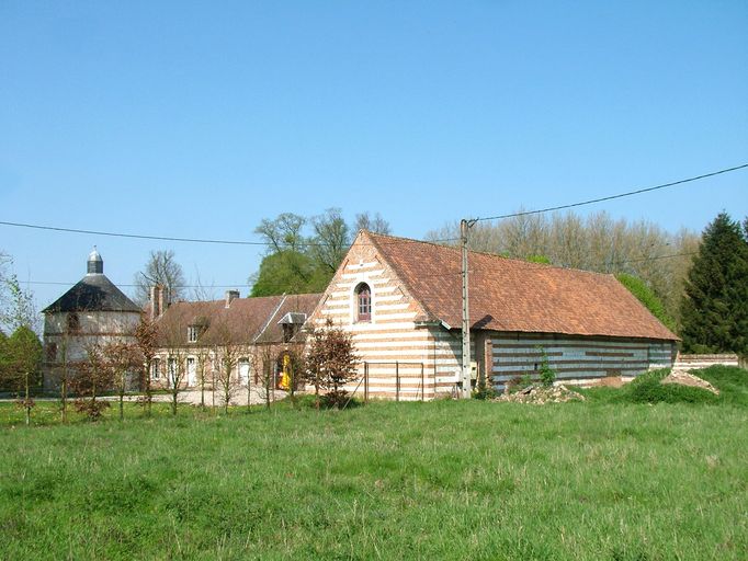 Communs, dépendances et ferme du château