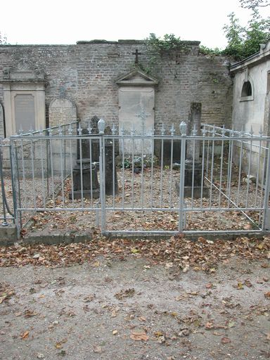Les enclos funéraires du cimetière de la Madeleine