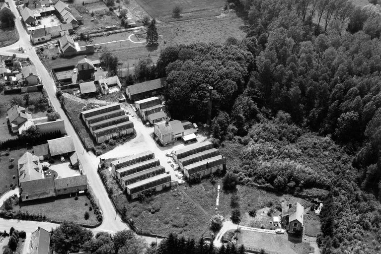 Ancienne brosserie Commelin Brénier, puis usine de meubles Duterne, puis usine de matériel radioélectrique Imperator Radiotélé, puis Constructions Electroniques de l'Oise, puis Radiotélévision de l'Oise