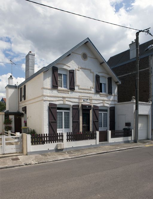 Ensemble de deux maisons à deux unités d'habitation