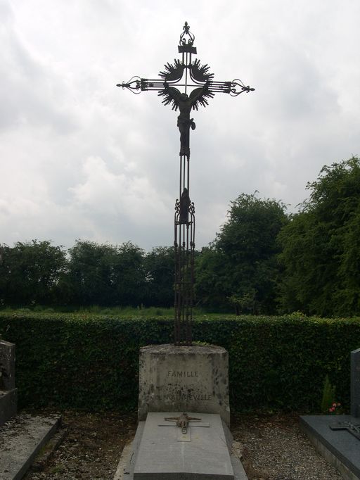 Croix du cimetière d'Allonville