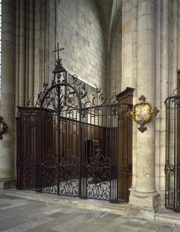 Ensemble du décor des deux chapelles nord de la nef, dites chapelle Notre-Dame de Liesse et chapelle Sainte-Thérèse de l'Enfant-Jésus
