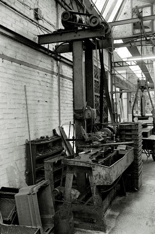 Ancienne serrurerie Parise, puis Lacotte et fonderie Caron, devenue usine de petite métallurgie Lecat Porion, aujourd'hui Atelier de Bobinage du Vimeu