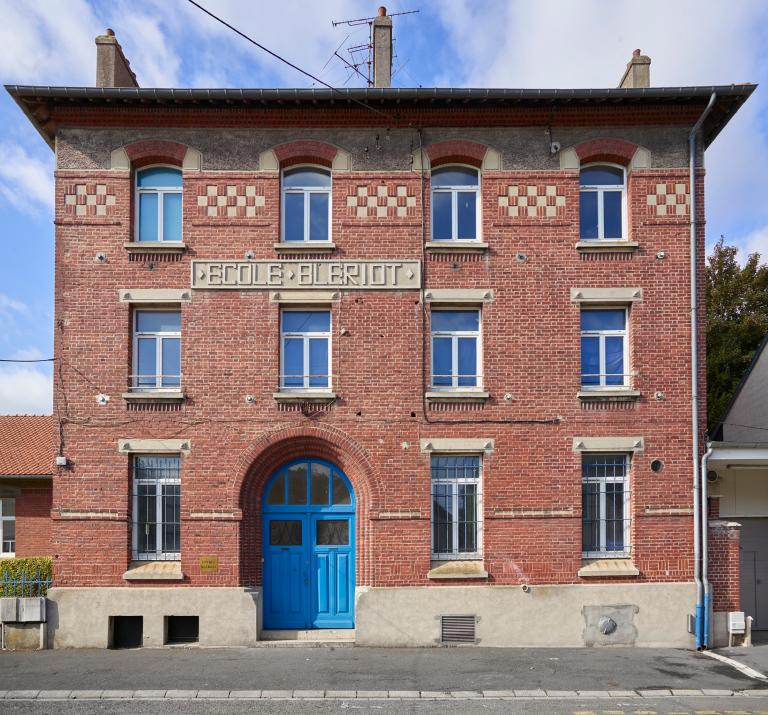 Ancien groupe scolaire, dit écoles Carlin - Legrand - Blériot, actuellement collège Carlin-Legrand