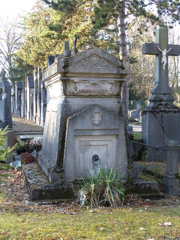 Tombeau (sarcophage) de la famille Léger-Lemaire