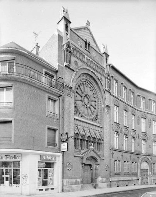 Ancien couvent de la congrégation des dames du Sacré-Coeur de Jésus et de Marie, dites de Louvencourt, actuellement lycée Saint-Remi