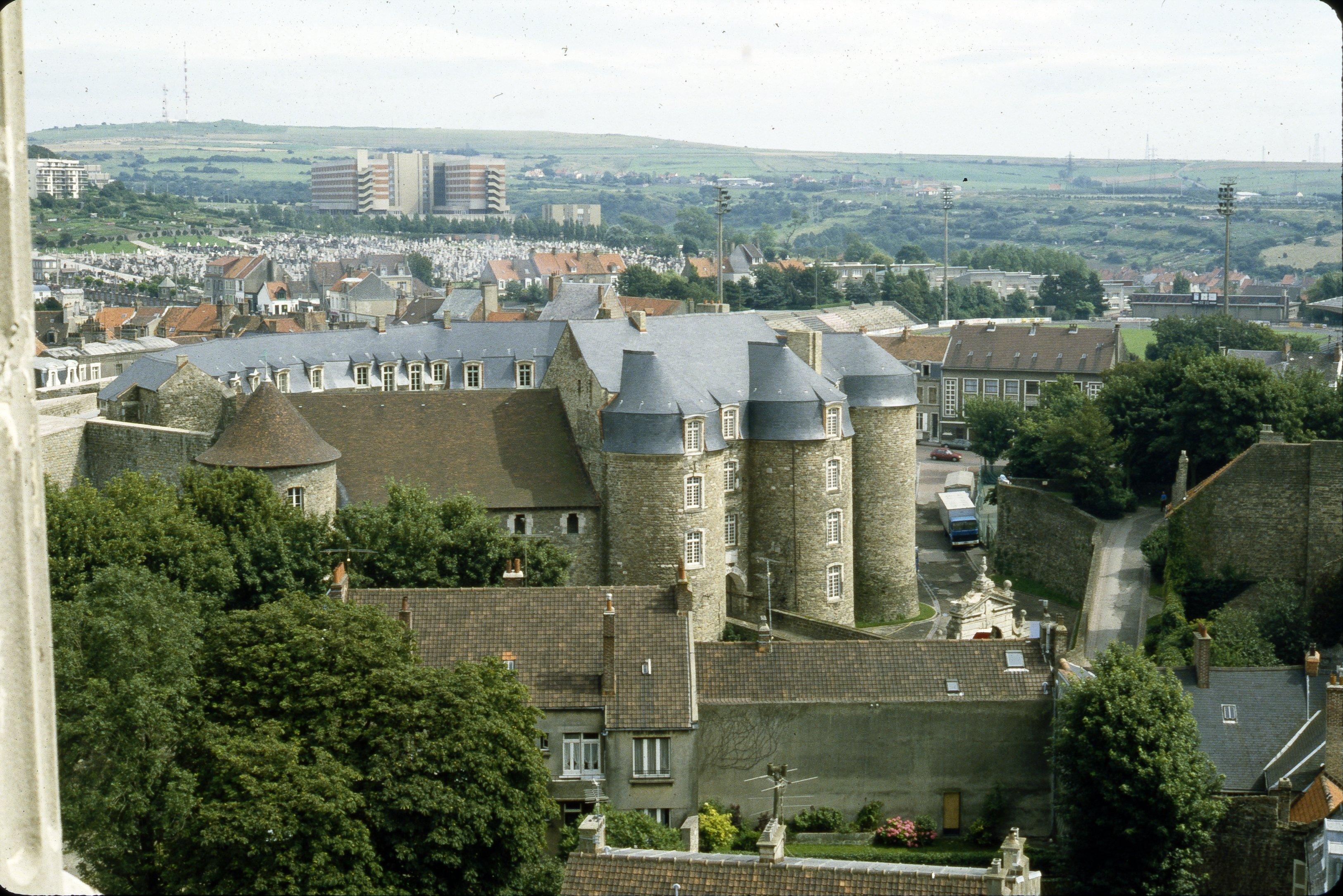 Château fort puis Caserne d'Aumont, puis musée