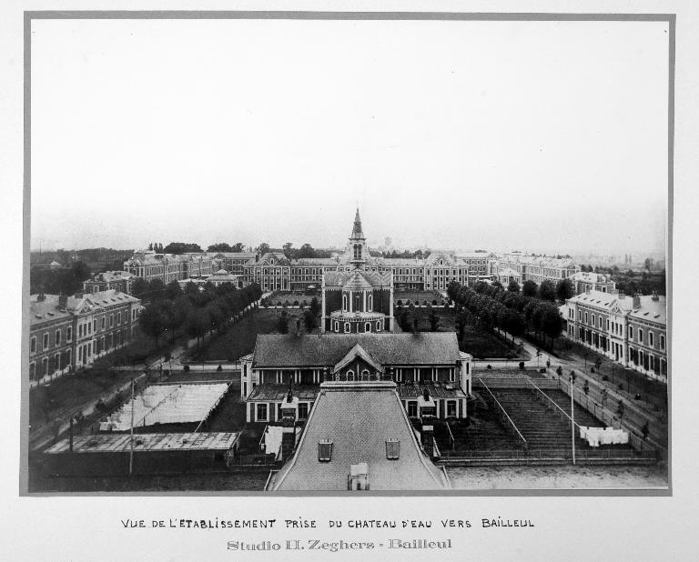Ancien asile d'aliénés, puis hôpital psychiatrique, puis centre hospitalier spécialisé (CHS), dit établissement public de santé mentale des Flandres