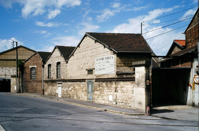 Ancienne fonderie de fer et de cuivre Durand, puis Fonderies de Creil, puis de la Société des Constructions Mécaniques de Creil, actuellement entrepôt industriel