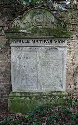 Tombeau (stèle funéraire) de la famille Matifas-Vion