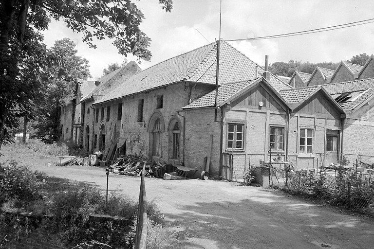 Ancien moulin à blé, filature et savonnerie Poiret-Trépagne, Frédéric Poiret, puis S.A. Filatures et Teintureries de Saint-Epin, devenus tissage Vernier puis usine de confection MCB Sérac