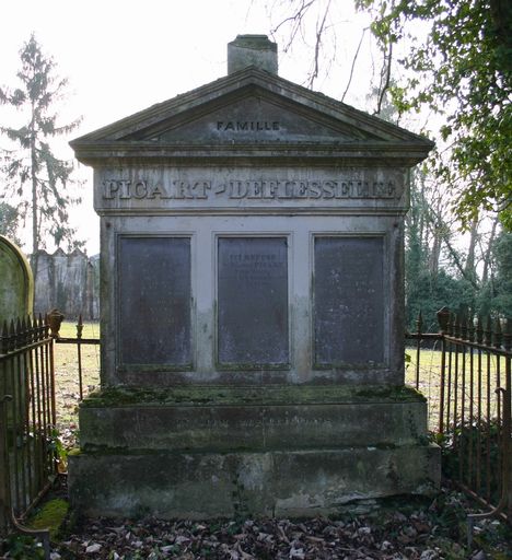 Tombeau (stèle funéraire) de la famille Picart-Deflesselle