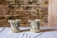 Paire de vases décoratifs