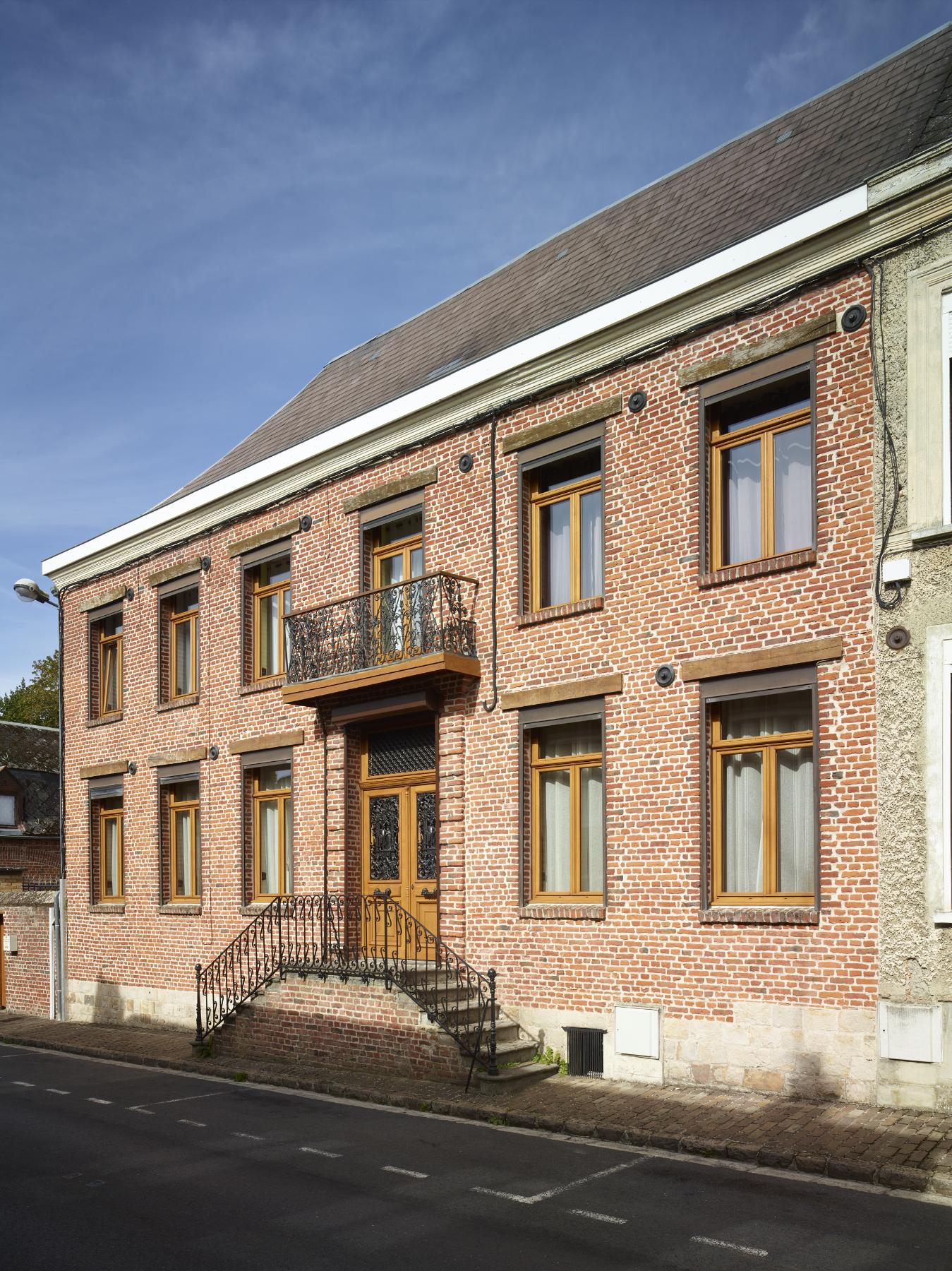 Ancienne brasserie, bureaux et demeure Guillain, puis brasserie Hautecœur, actuellement immeuble à logements