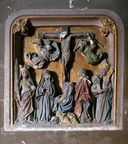 Elément de retable (haut-relief) : Calvaire avec sainte Madeleine, saint Nicolas (?) et sainte Catherine (?)