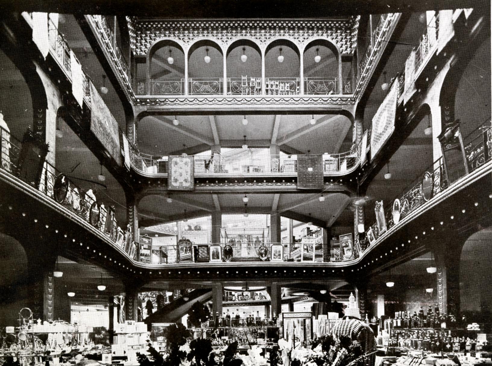 Grand magasin, dit Le Grand Bazar, puis Les Nouvelles Galeries