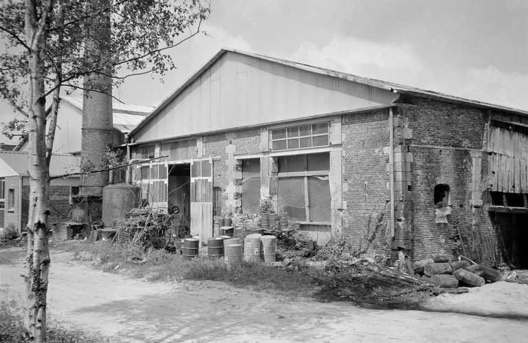 Ancienne scierie, dite caisserie Harmand-Fercot, puis Jean Valentin, devenue usine de matériel électroacoustique Electrotechnique moderne, puis AAC