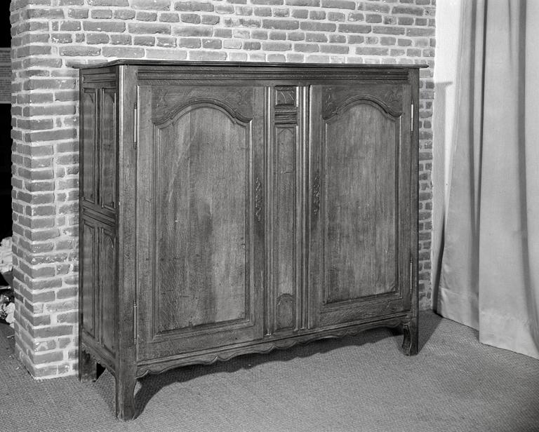 Armoire trois-quarts