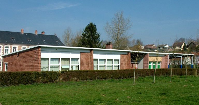 Ancien manoir, dit château, devenu école primaire Jules-Ferry (Groupe B) à Saint-Léger-lès-Domart