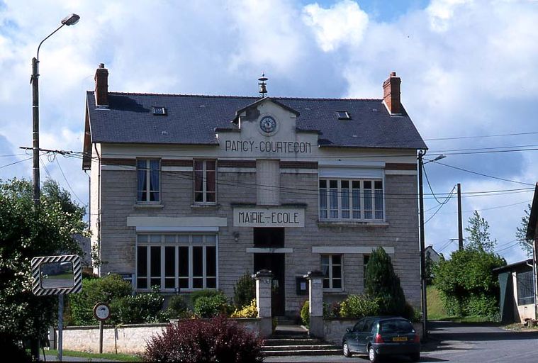 Mairie et ancienne école primaire de Pancy-Courtecon