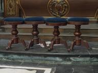 Ensemble de 6 tabourets de la chapelle Notre-Dame-des-Miracles