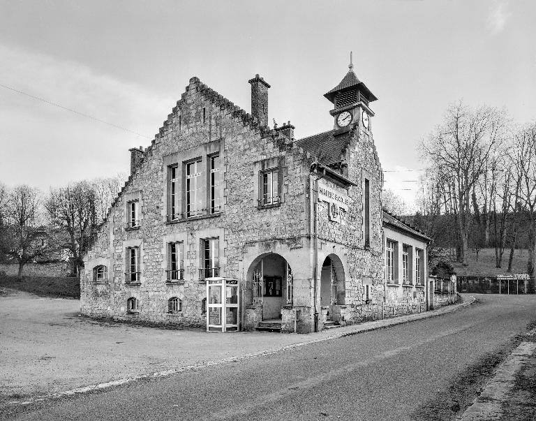 Vue générale de l'édifice depuis le nord.