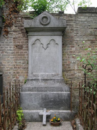 Tombeau (stèle funéraire) de la famille Toulmonde-Bigard