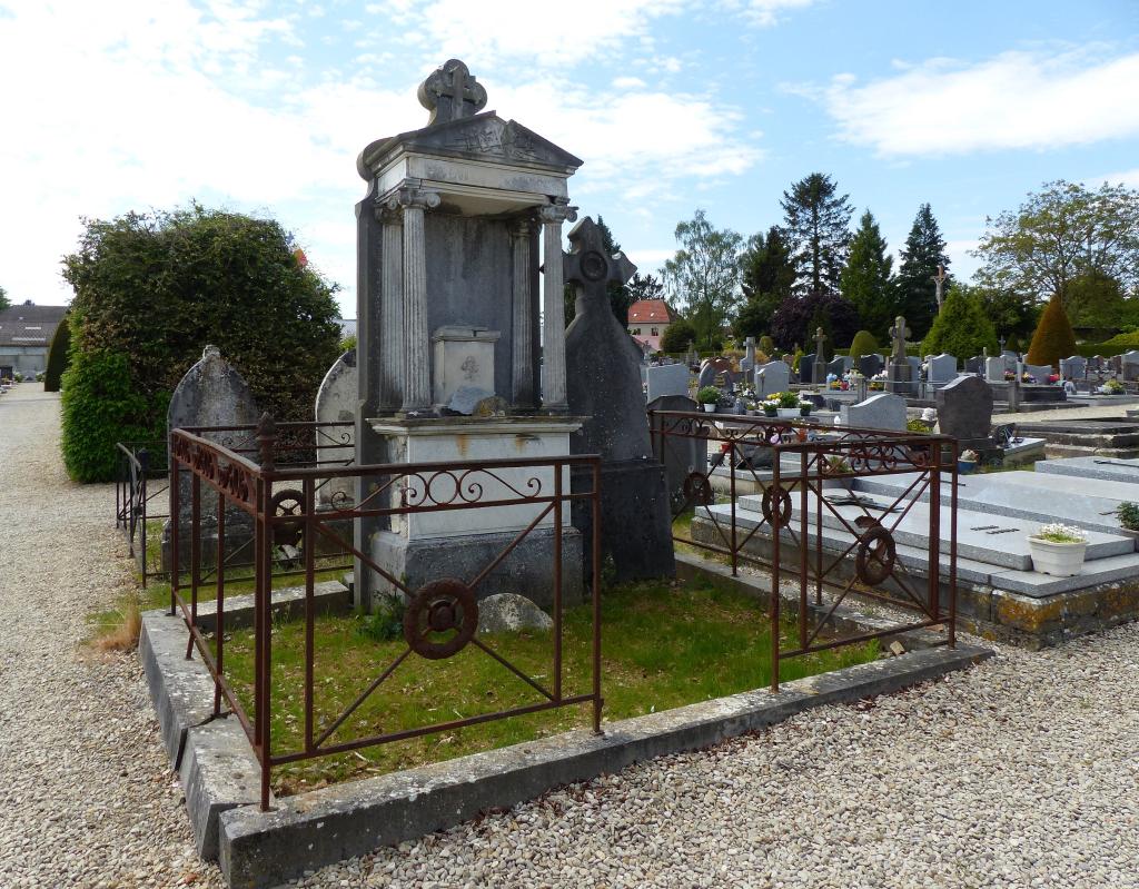 Enclos funéraire de la famille Cras