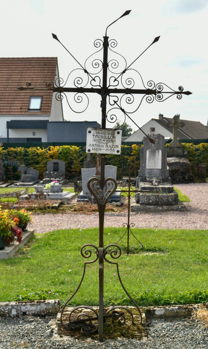 Cimetière communal du Quesnel-Aubry