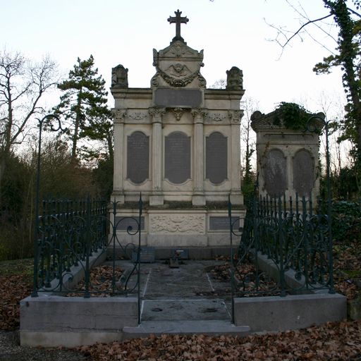 Tombeau (stèle funéraire) des familles Boutmy-Labesse et Bullot-Thibault