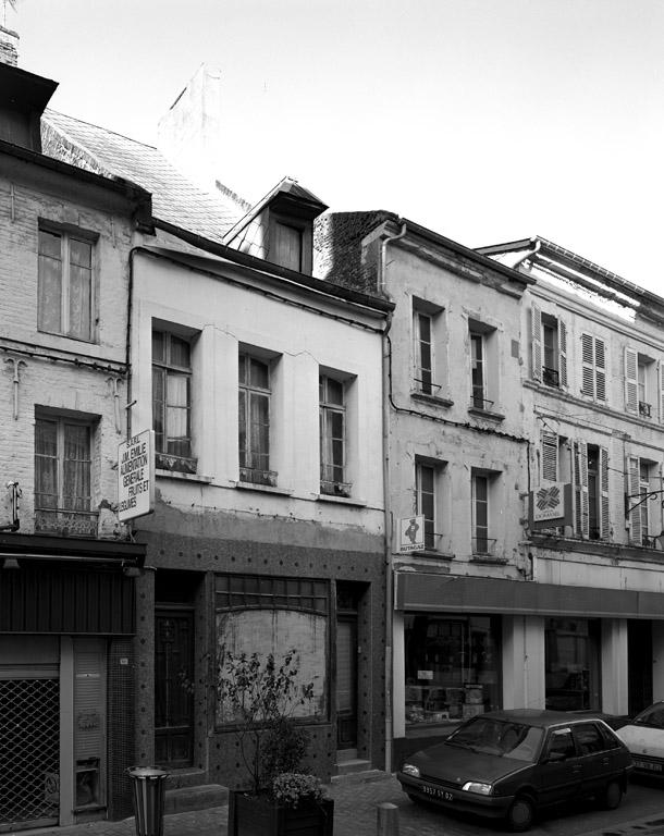 Vue de la façade sur rue.
