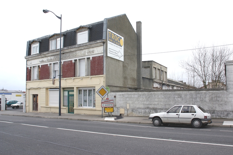 Ancienne usine de petit matériel électrique Hazemeyer, actuellement magasin de commerce