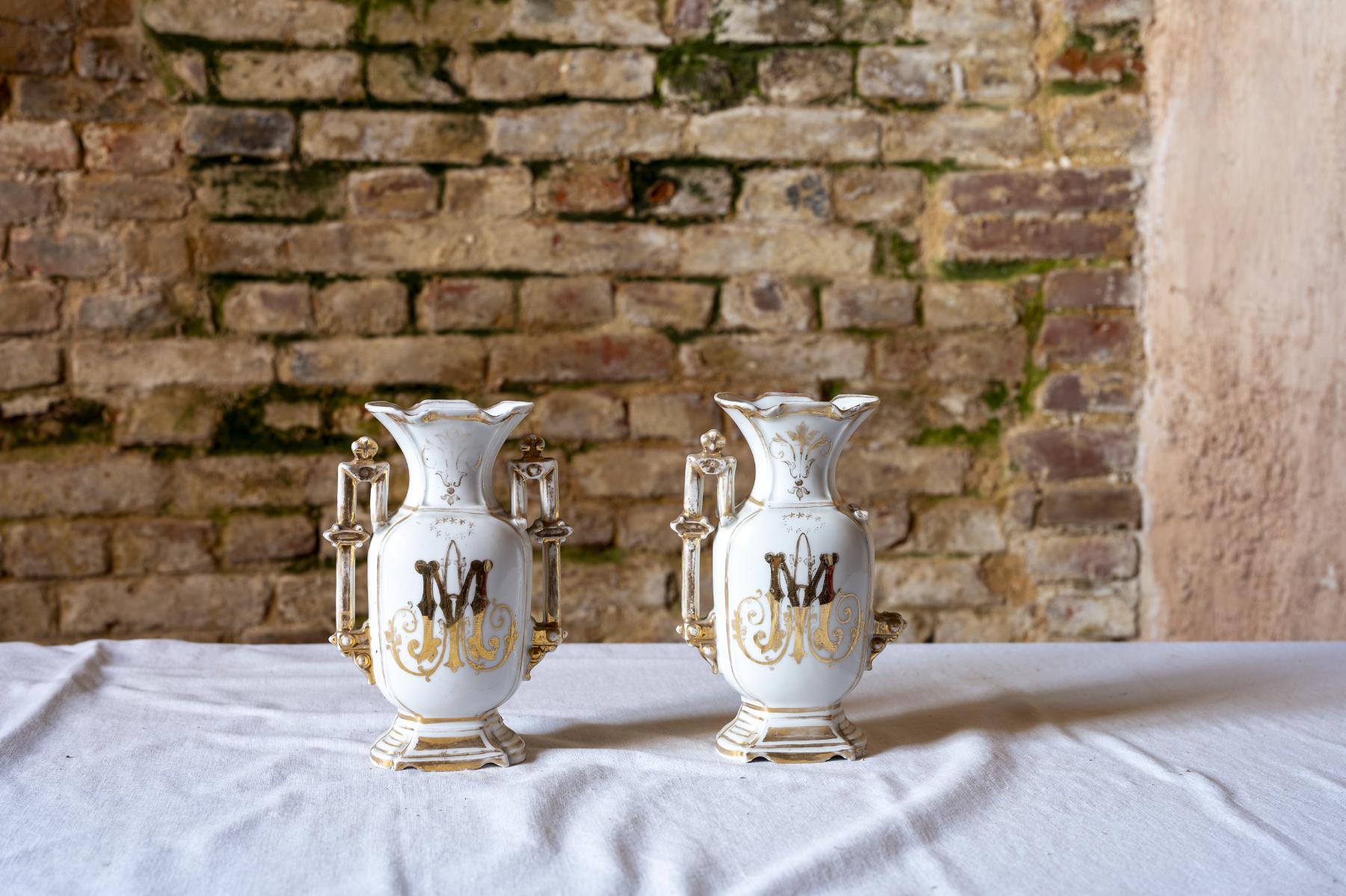 Paire de vases d'autel (vase marial)