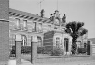 Mairie et école primaire de Pont-l'Evêque