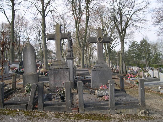 Groupe de deux tombeaux (stèle funéraire) des famille Lenfant-Tripet et Crignier-Mahoudeau