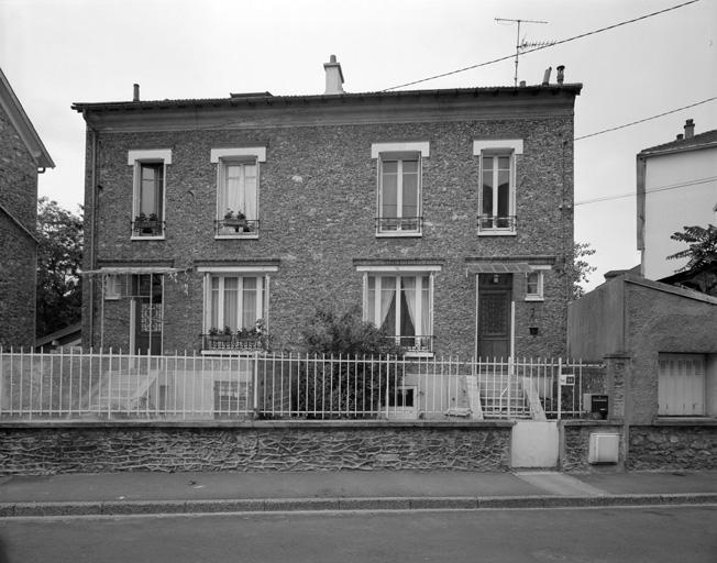 Maison à deux unités d'habitation